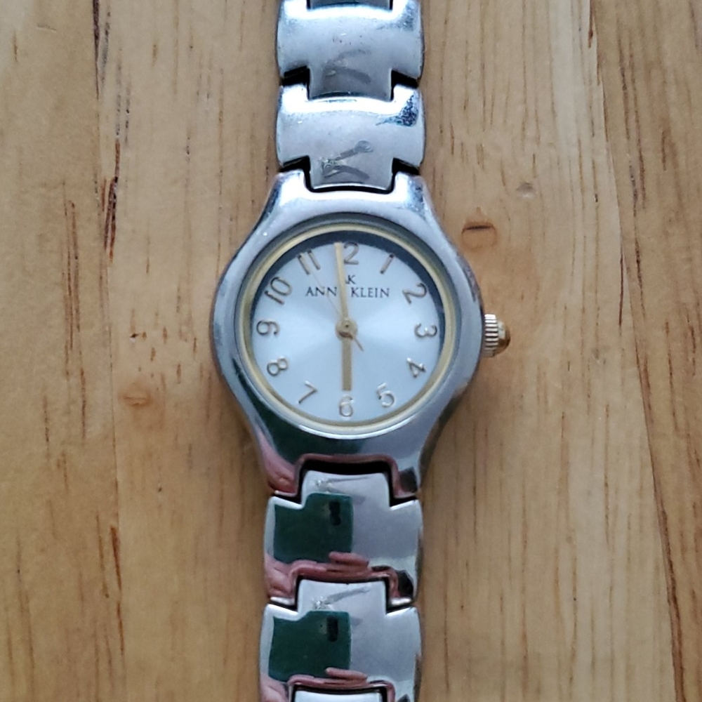 Anne Klein watch, just needs a battery